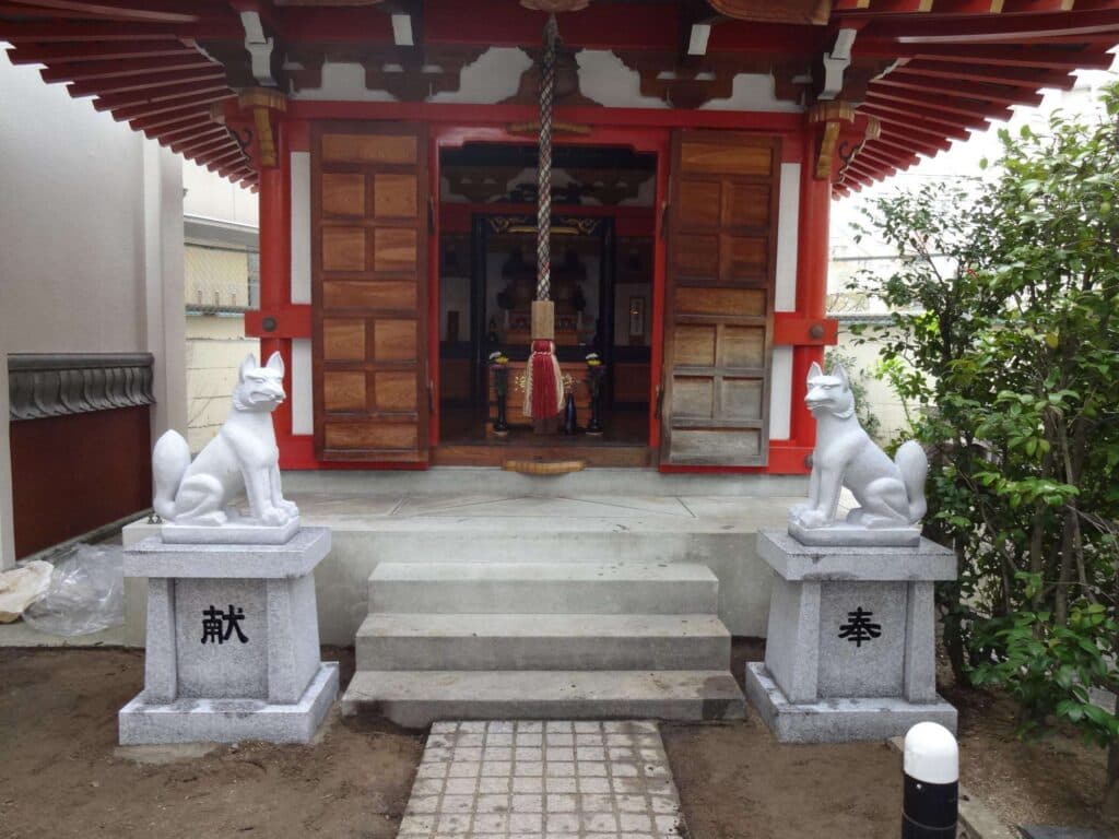 八王寺キツネ石像の施工事例